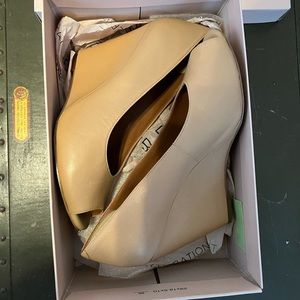 BCBGeneration BG-CLAUDIAS peep toe wedge